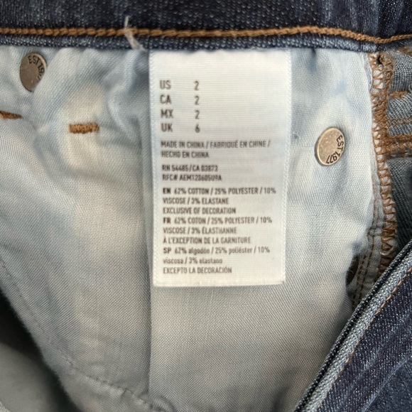 AMERICAN EAGLE 🦅 Hi Rise Shortie****SIZE 2 10” rise 4” inseam *****DISTR… - Picture 5 of 5